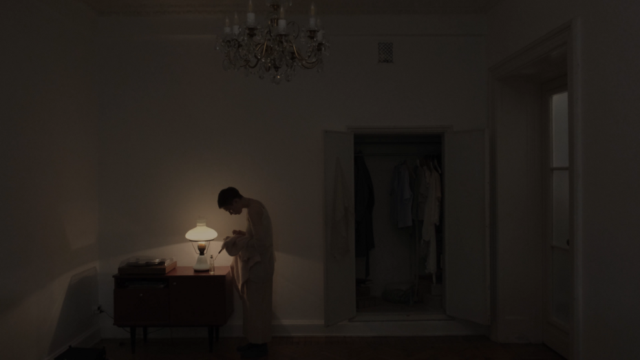 Иллюстрация к новости: «Глядя на Луну»: экранные искусства в HSE ART GALLERY