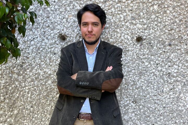 Illustration for news: HSE University–St Petersburg Graduate from Mexico Launches Podcast about Russian History